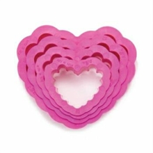 SET 4 TAGLIAPASTA CUORE FESTONATO H.2,2CM