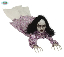 DONNA CHE SI TRASCINA LUCE SUONO E MOVIMENTO