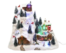 VILLAGGIO 20X32X29CM 15LED CON SCIATORI E TRENO N18