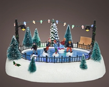VILLAGGIO NATALIZIO CON PISTA GHIACCIO 27CM CON LUCI n:36