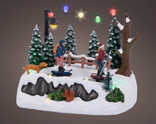 SCENARIO PERSONAGGI CON SCII IN MONTAGNA CON LUCI LED H.14,2X22,