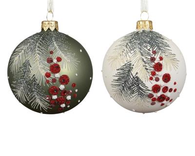 PALLINA DI NATALE IN VETRO CON RAMI DI PINO E BACCHE 8CM 3ASS