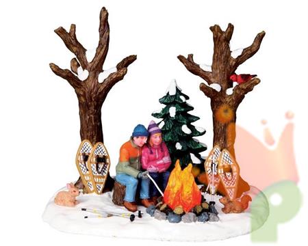 FIGURE DA CAMPEGGIO INVERNALE FALO' CON CIASPOLE 15X11X13CM