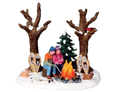 FIGURE DA CAMPEGGIO INVERNALE FALO' CON CIASPOLE 15X11X13CM
